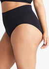 Livi Comfortably Curved Smoothing Brief - Seamless from Yummie in Black - 4