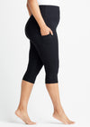 Talia Cropped Capri Shaping Legging with Pockets - Cotton Stretch from Yummie in Black - 2